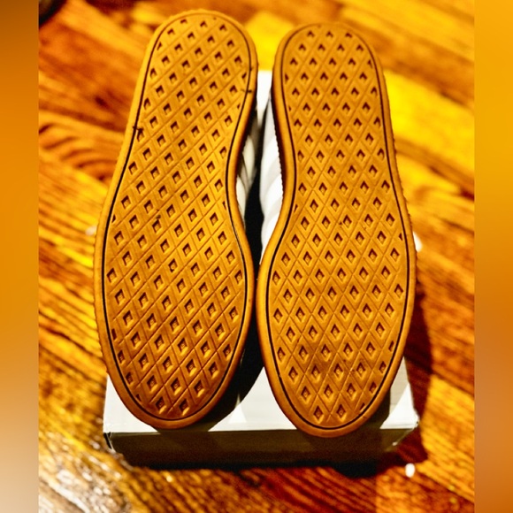 Adidas NWT Women's Athletic Shoes Tan and White with Cloud Foam Technology sz 10 - Picture 8 of 12